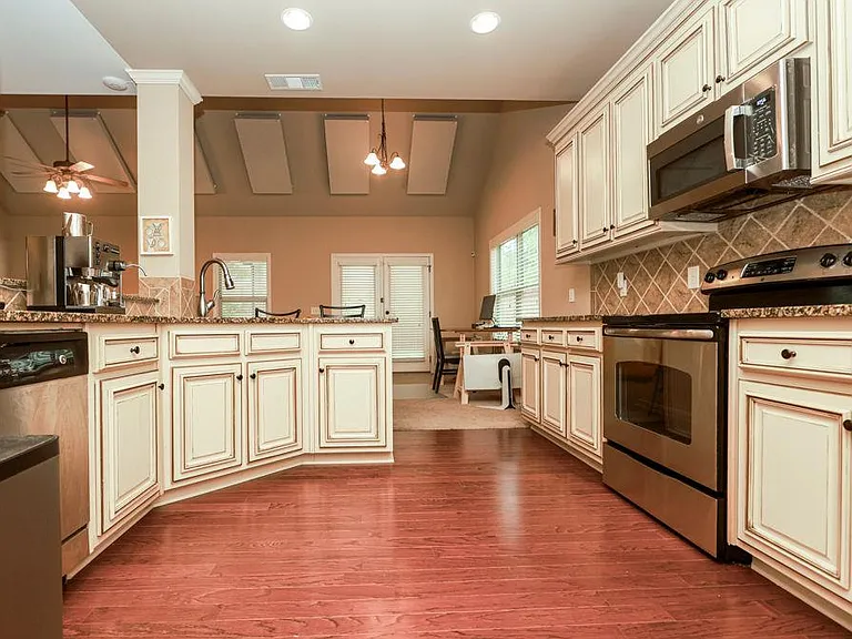2241 Line Dr — Photo 16