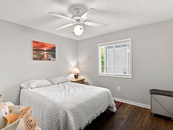 5th image of 4640 Greenbriar Dr. #C-1