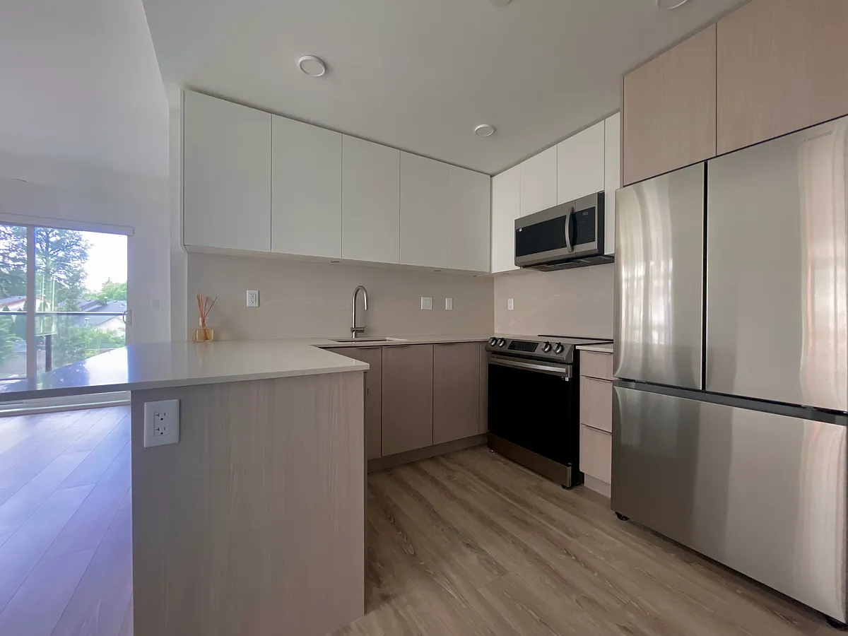 Building Photo - 13698 Laurel Dr #219