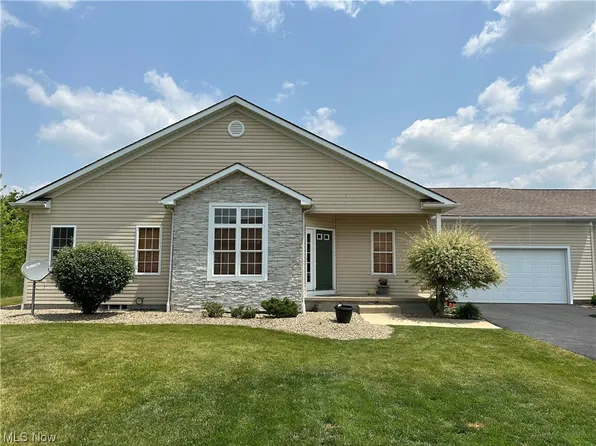 23 Abbington Dr NW, Warren, OH 44481