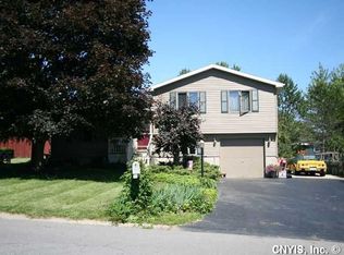 8336 Pansy Dr, Baldwinsville, NY 13027