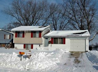 2844 Colonial Dr, Mishawaka, IN 46544