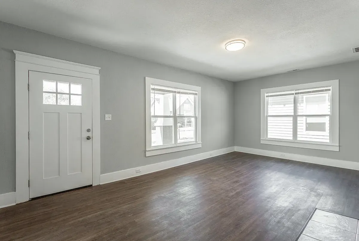 Building Photo - 2211 E 13th St