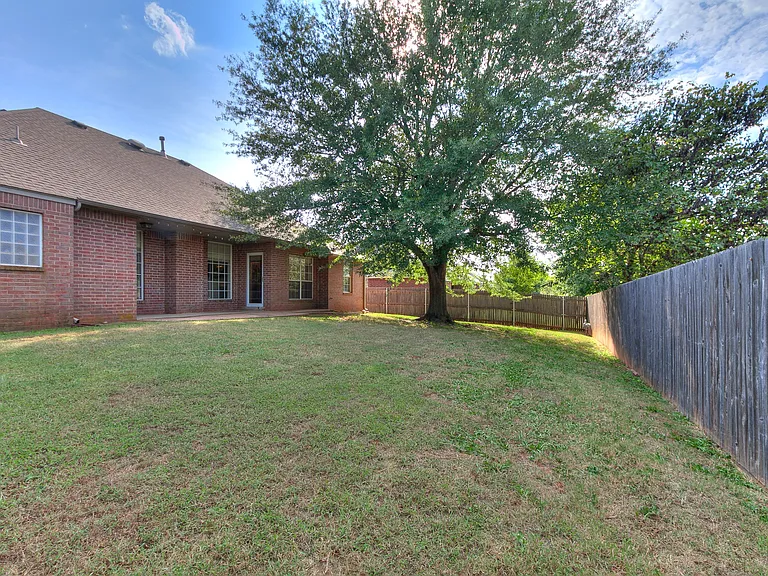 2913 Daybreak Dr — Photo 49