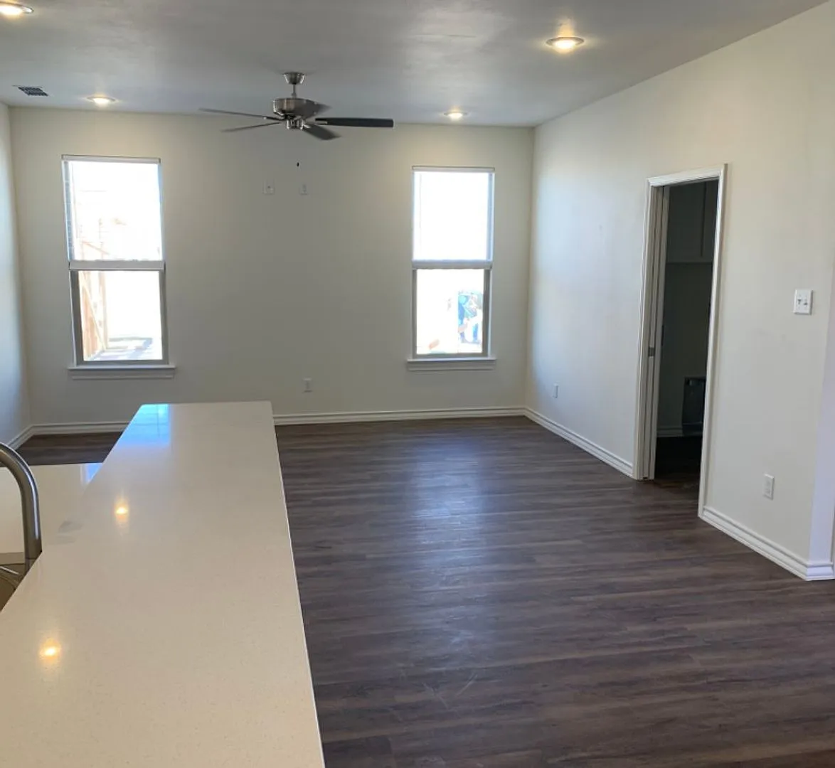 Building Photo - 5525 Kemper St