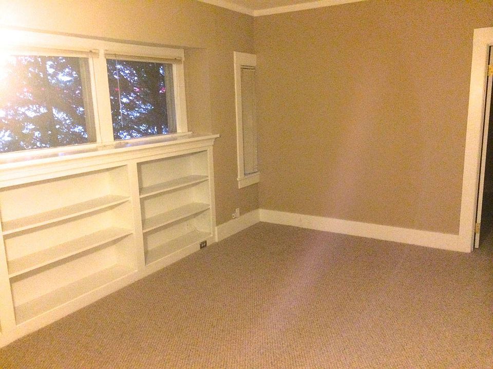 1st image of 5508 Roosevelt Way NE #B