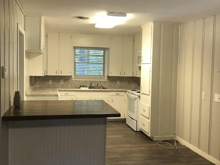 1208 Wildbriar Dr — Photo 3