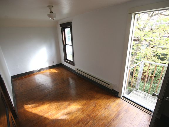 3rd image of 209 N Dewey St