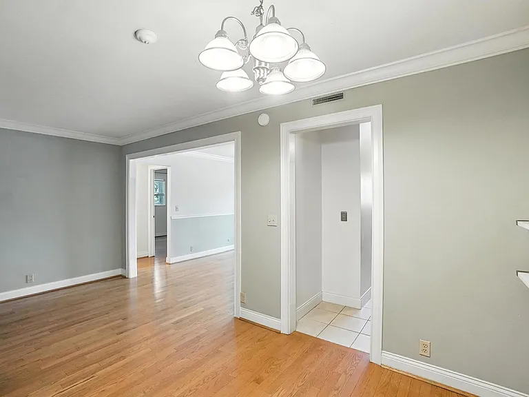 2270 Madison Rd #1B — Photo 17