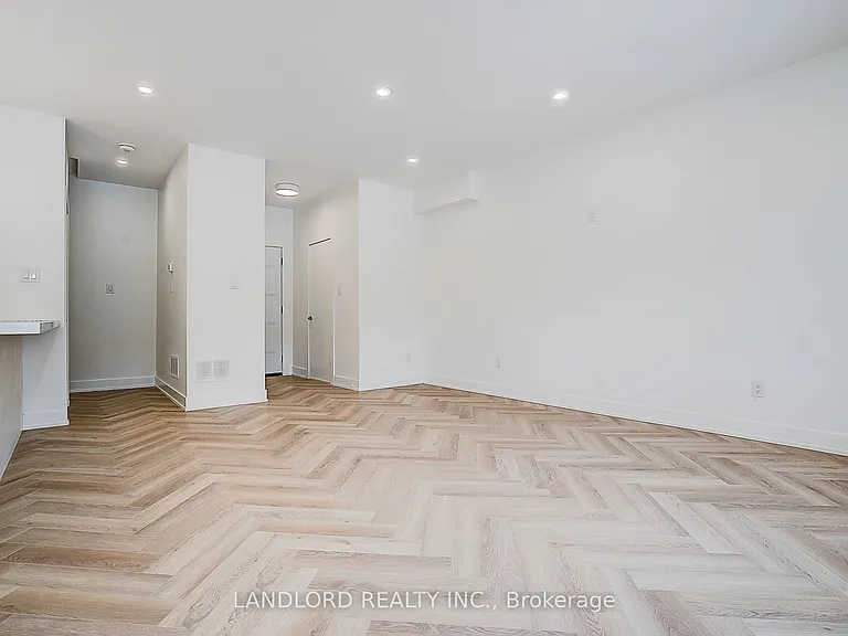 1146 Broadview Ave #4 — Photo 17