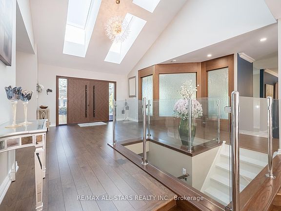 4th image of 64 Woodbridge Cir