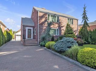 15421 Bayside Ave, Flushing, NY 11354