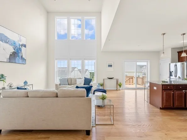 15 Aspen Way #15, Hopkinton, MA 01748