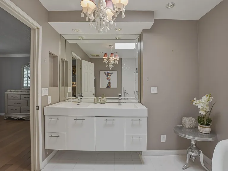21620 Burbank Blvd #15 — Photo 22