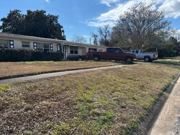 111 N Lorraine Dr, Mary Esther, FL 32569