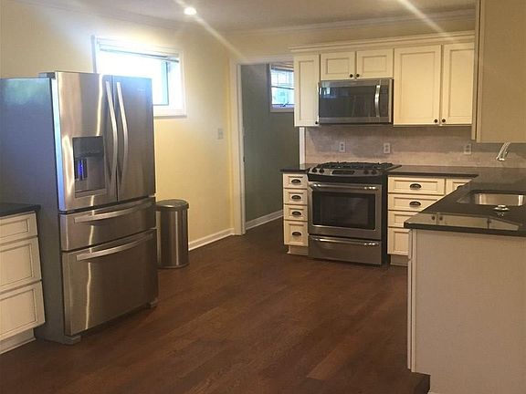 5th image of 604 Shearwood Forest Dr