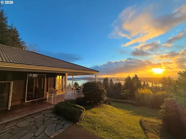 93883 Makai Ln, North Bend, OR 97459