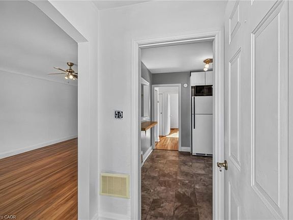 4th image of 43 E 39th St