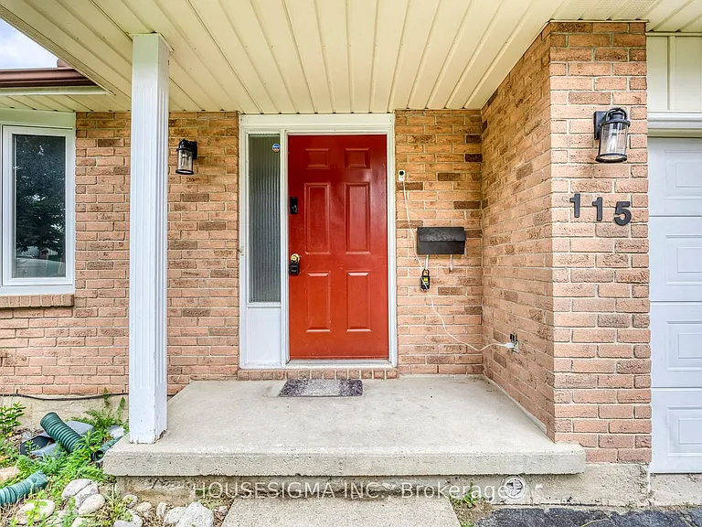 115 Scenic Wood Cres — Photo 2