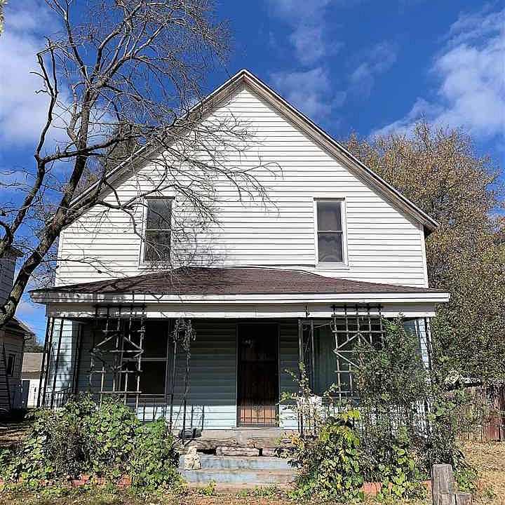 1st image of 907 E Lincoln Ave