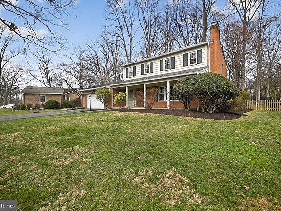 3rd image of 8624 Redwood Dr