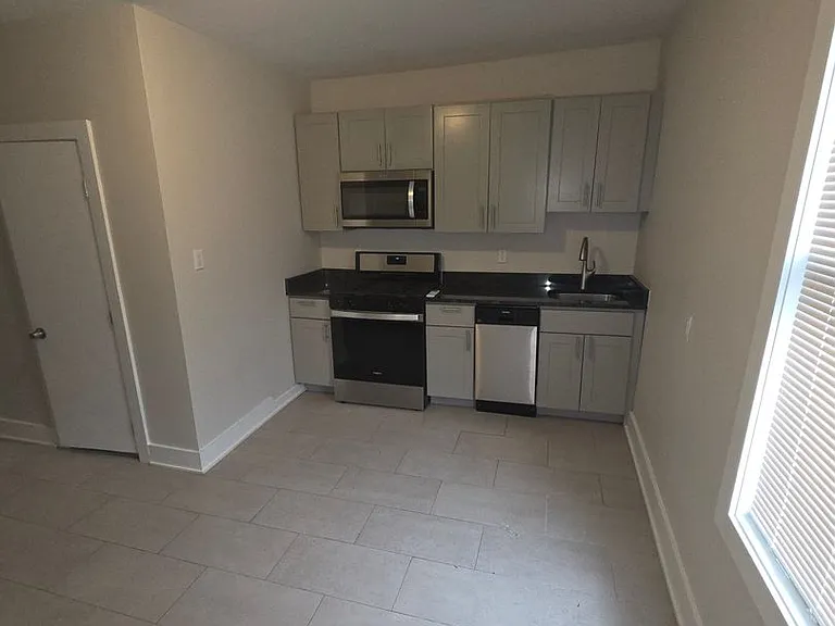 577 Jersey Ave — Photo 1