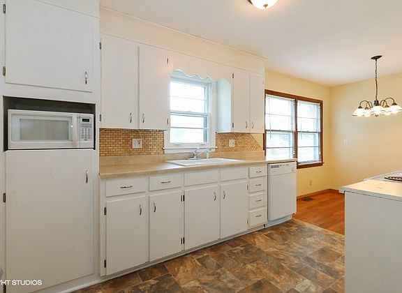 Remodeled Kitchen w/ micro.