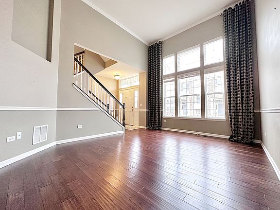 3rd image of 2638 Dunraven Ave