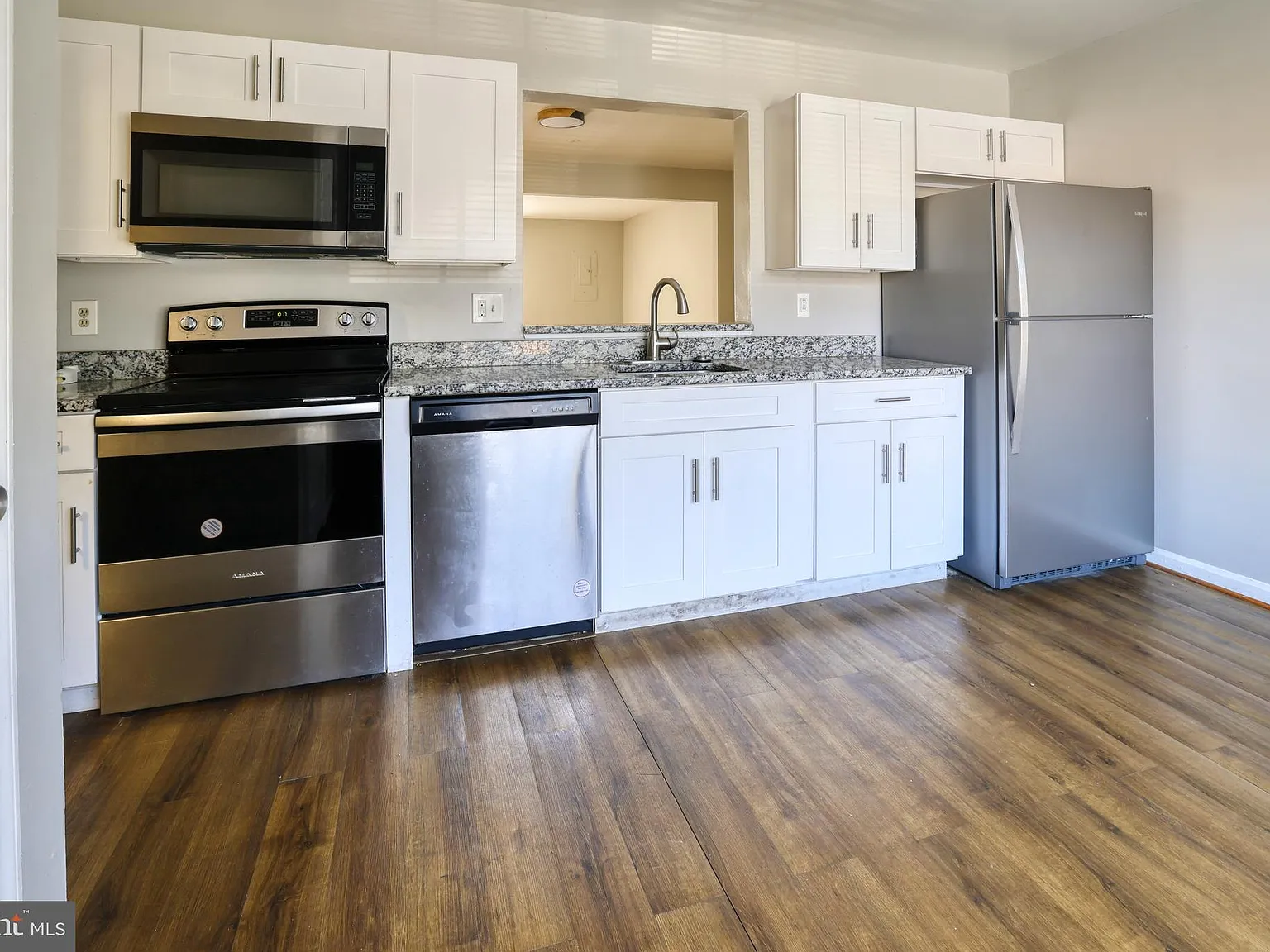 3 bed, 1.5 bath, 1524 sqft, $2,400 — Photo 4