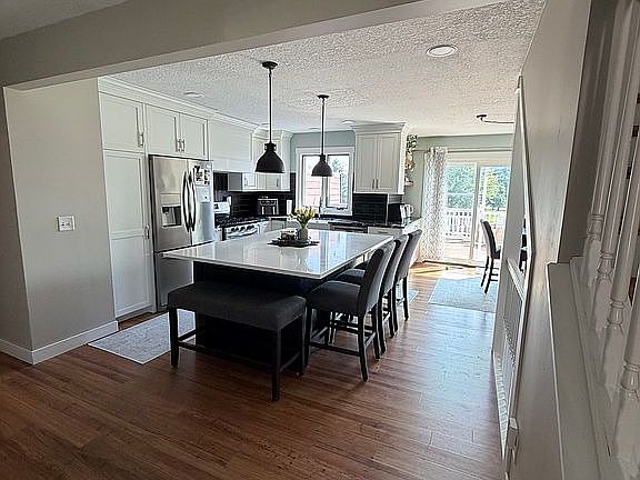 3rd image of 106 Park View Dr