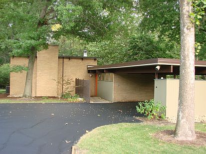 1st image of 12 Graymoor Ln