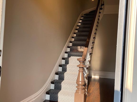 foyer/private entrance