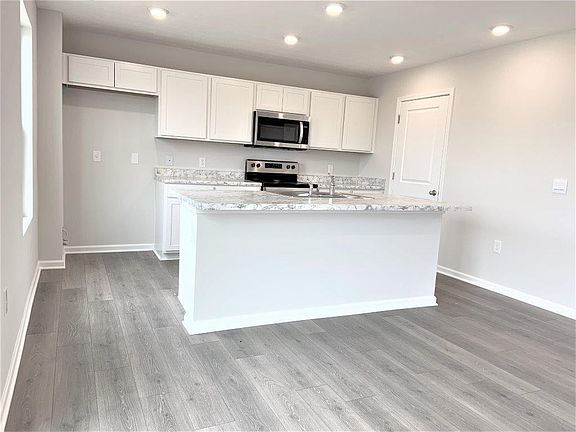 4th image of 908 Nelson Pl
