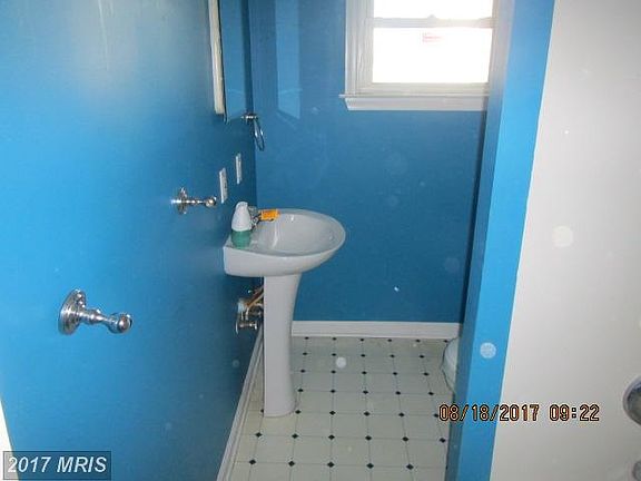 3rd image of 325 McDowell Ave