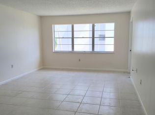 1516 S Lakeside Dr APT 211, Lake Worth Beach, FL 33460