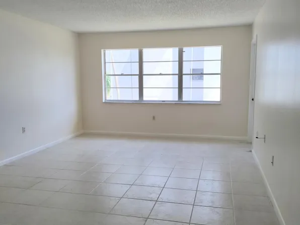 1516 S Lakeside Drive #211, Lake Worth Beach, FL 33460