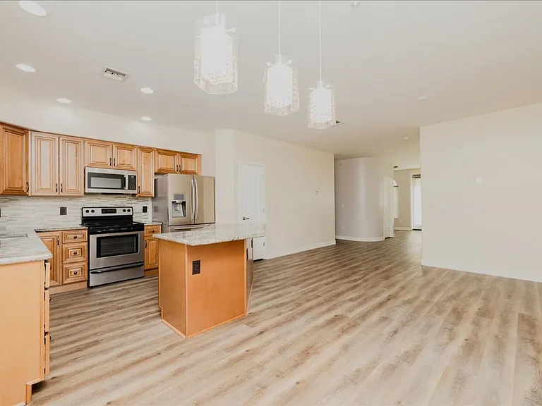 2450 E Blue Diamond Dr — Photo 24
