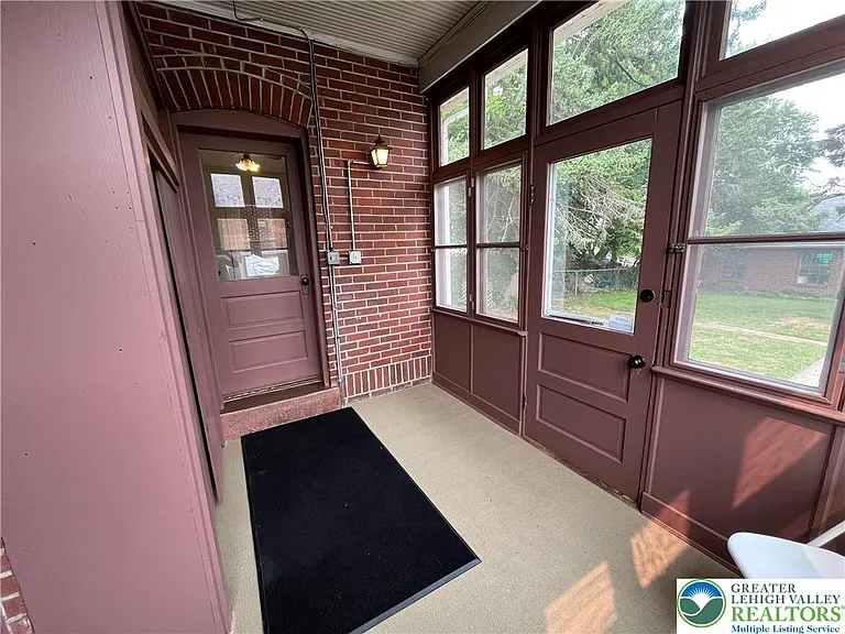 543 W Emaus Ave — Photo 6
