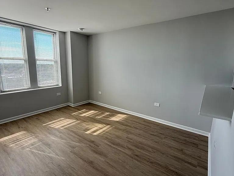 10 N Sheridan Rd. — Photo 29