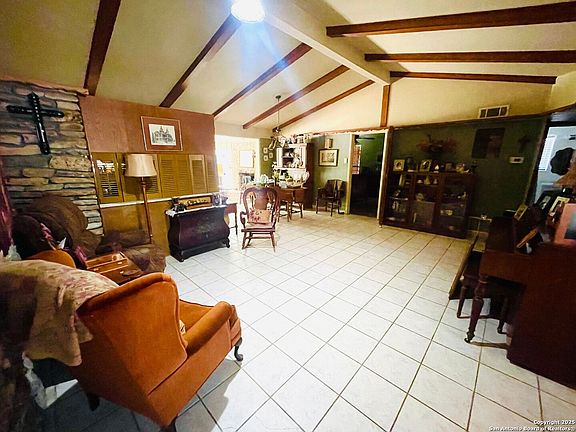 4th image of 413 Fleetwood Dr