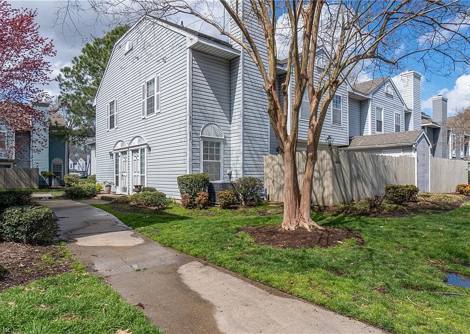 1st image of 4592 Genoa Cir