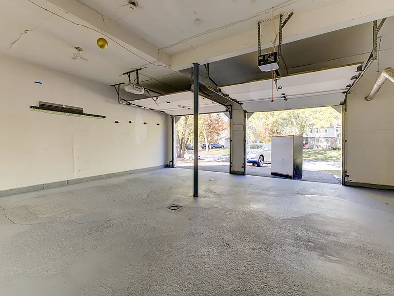 13 Cloverfield Dr — Photo 41