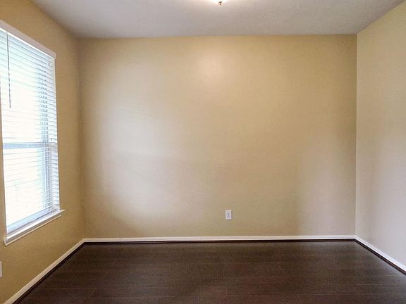 3rd image of 4830 Montclair Hill Ln