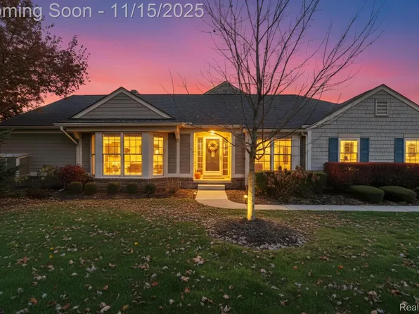 909 Tartan Trl, Bloomfield, MI 48304