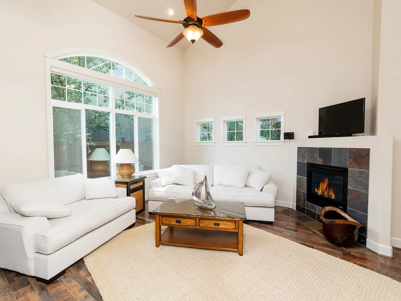 1 bed, 1750 sqft, $2,300 — Photo 1