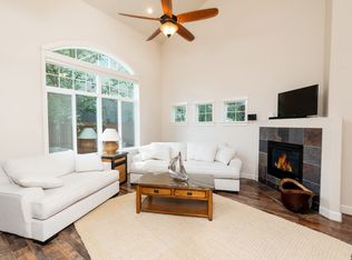 1076 NE Parkview Ct, Bend, OR 97701
