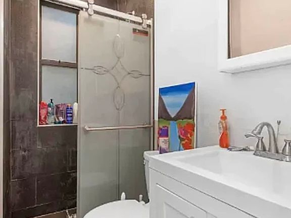 4th image of 24 Saint Marks Pl APT 16