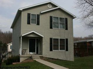 2 Pinebrook Ln, Morgantown, WV 26508