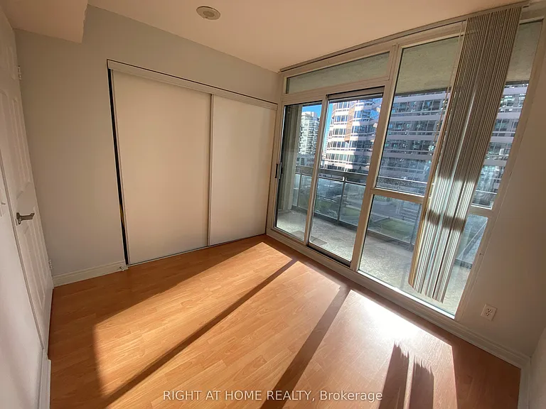 18 Parkview Ave #603 — Photo 13