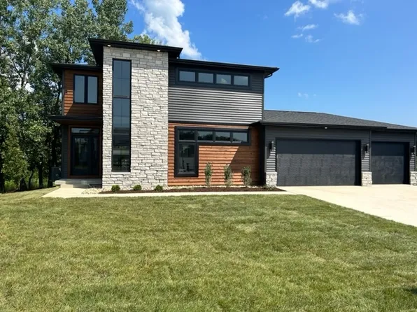 102 Raef Rd, Downs, IL 61736